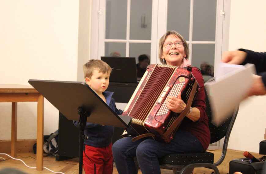 Gemeinschaftliches Musizieren im Schloss
