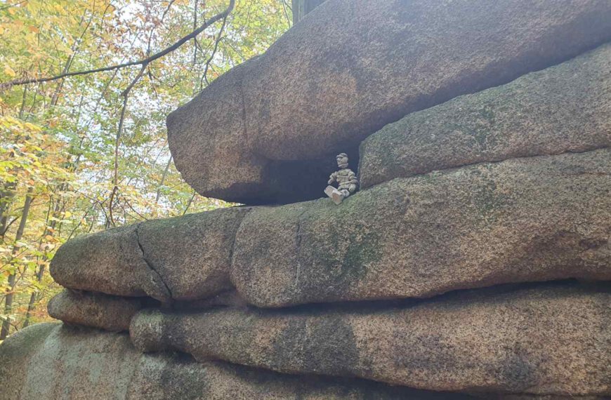 Könrath auf dem „Sonnenpfad“ entdeckt den Kuckucksstein